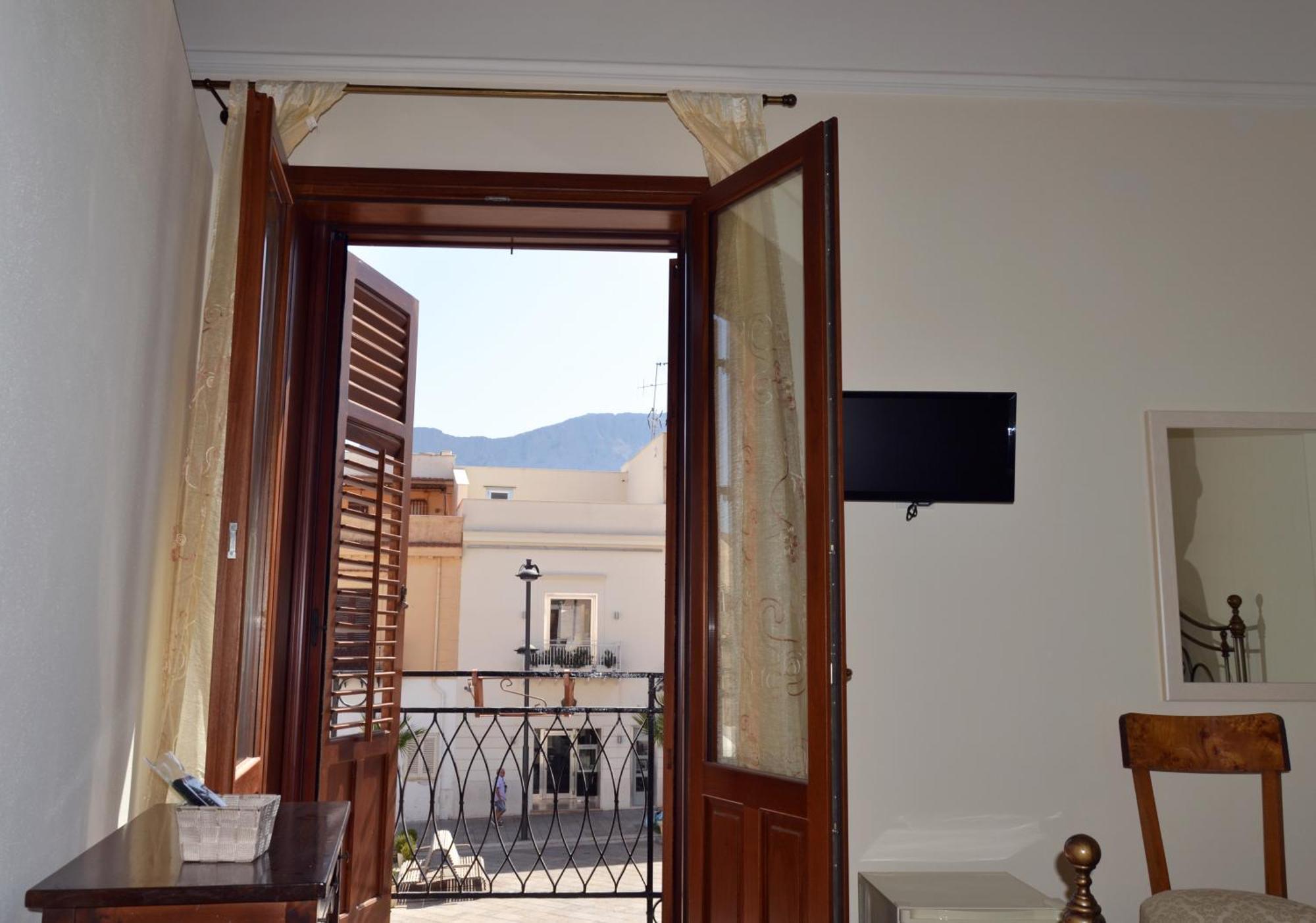 Palazzo Graziano Hotel Terrasini Luaran gambar